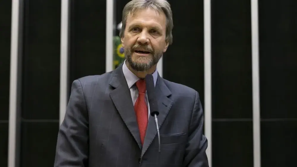 Líder do PT na Câmara, Pedro Uczai sofre AVC e é internado