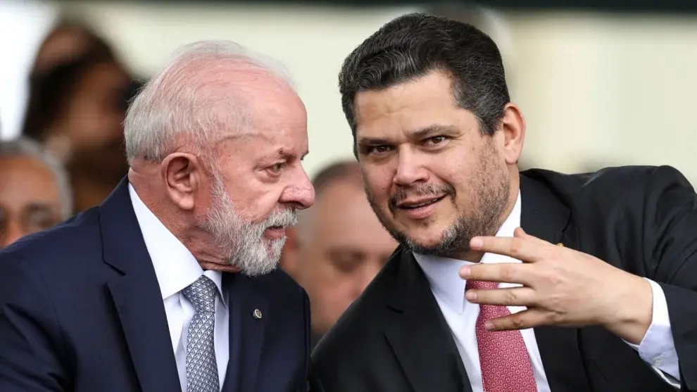 Lula mapeia cargos do centrão, mas poupa Alcolumbre após derrotas
